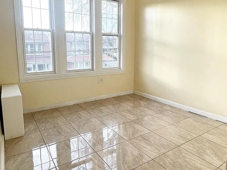 25-27 46th St #2F — Photo 2