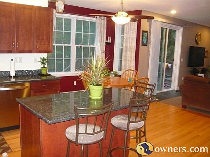 Kitchen Island / Breakfast Nook