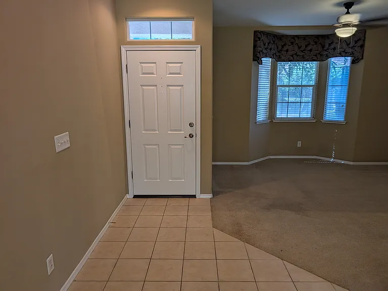 753 W Bordeaux Ln — Photo 4