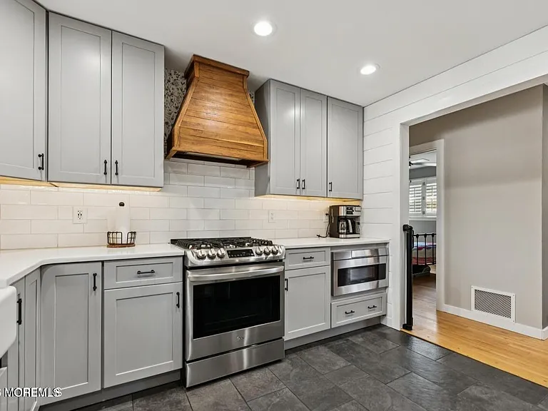 85 Coral Dr — Photo 3