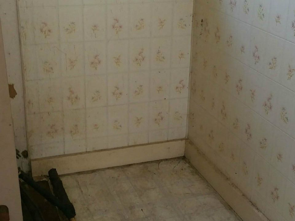 2nd image of 208 W High St