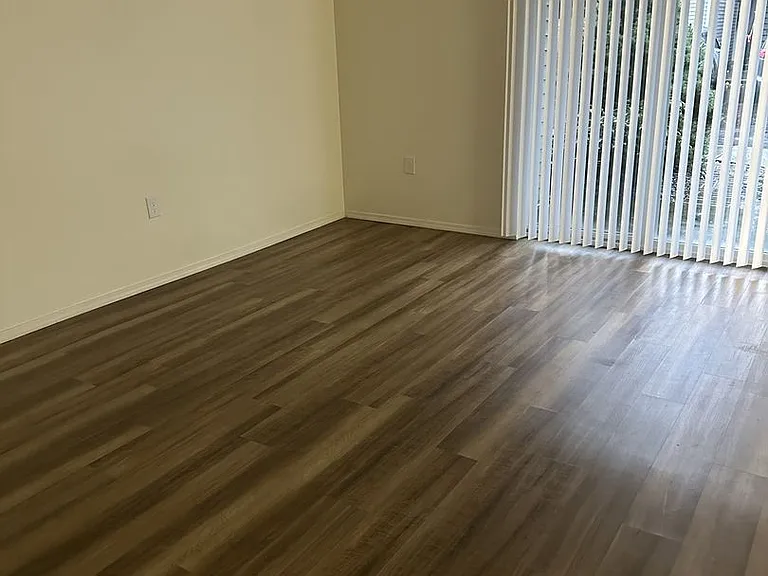 Dearborn Square Apartments — Photo 12