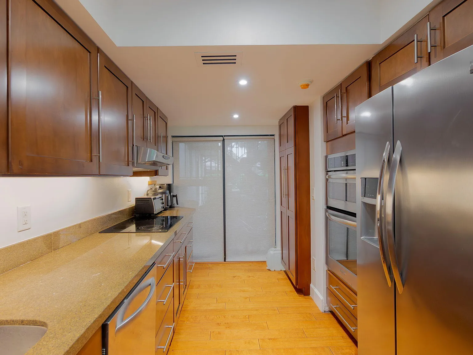 3 bed, 3.0 bath, 1776 sqft, $12,000 — Photo 4