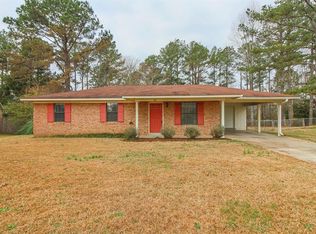 150 Cedarcrest Dr, Columbus, MS 39702