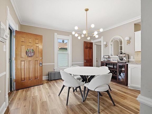 5th image of 200 Spring STREET