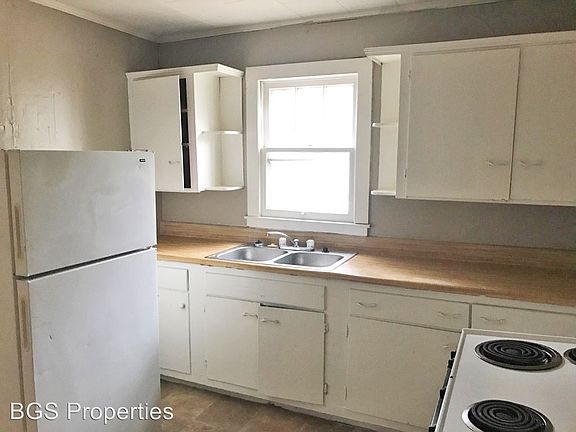 3rd image of 108 E College St