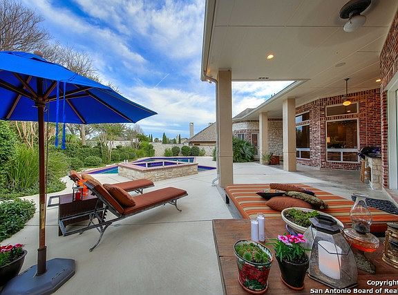 5th image of 241 Highridge Dr E