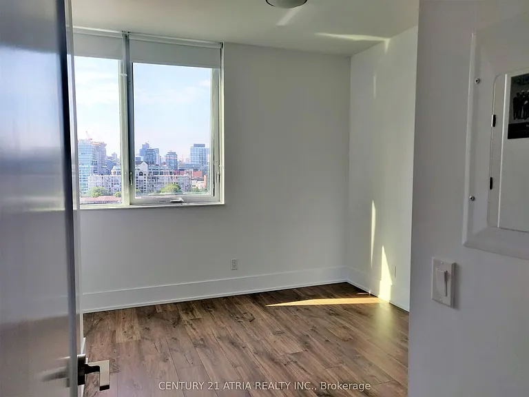 1 Edgewater Dr #GPH24 — Photo 14