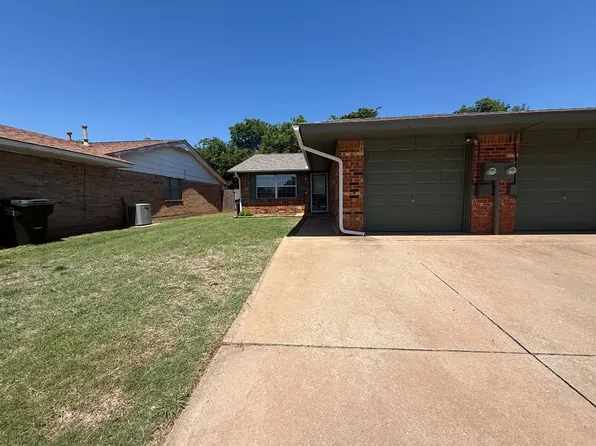 1015 W Swan Lake Ct, Edmond, OK 73003