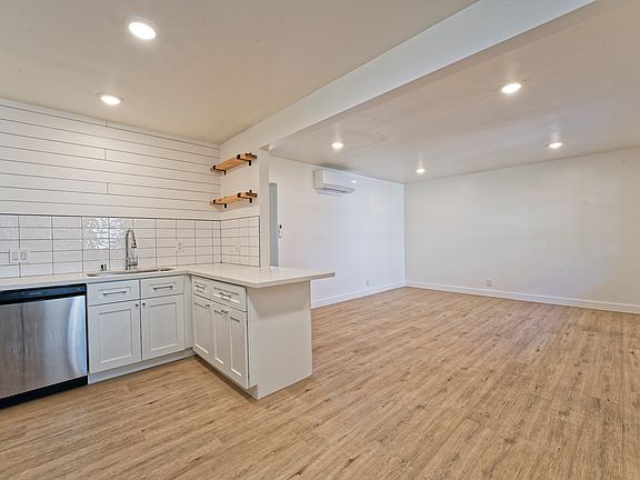 3rd image of 2144 Royal Dr #6