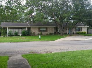 800 Vanderbilt Rd, Edna, TX 77957