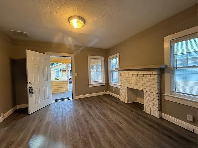 400 Metcalf Ct — Photo 2