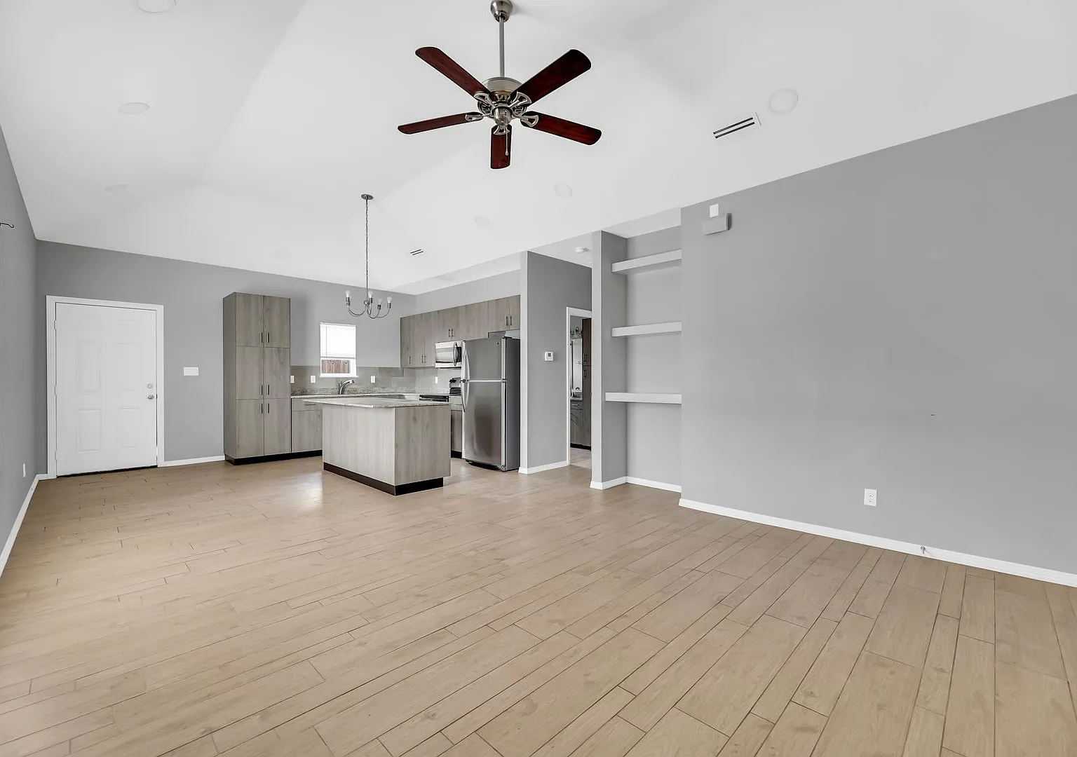 Eisenhower Apts — Photo 2