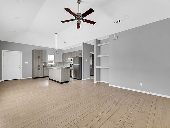 4th image of 2704 E Eisenhower Ave #27042