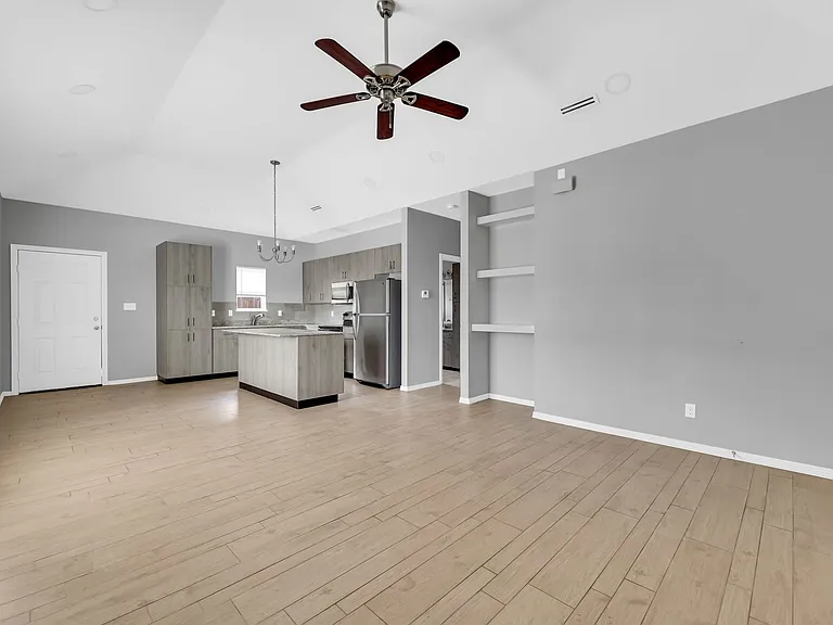 2704 E Eisenhower Ave — Photo 2