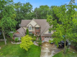 9910 Church Rd, Grosse Ile, MI 48138