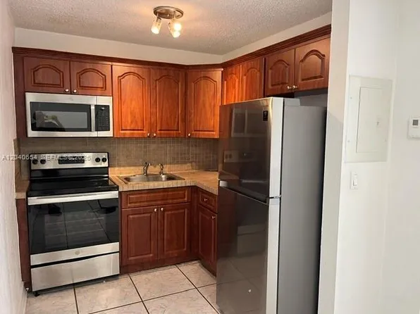 444 SW 4th St APT 404, Miami, FL 33130