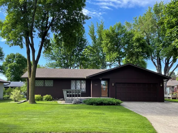 1937 Willow Ave, Worthington, MN 56187