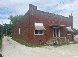 111 W 2nd St, Taylorville, IL 62568
