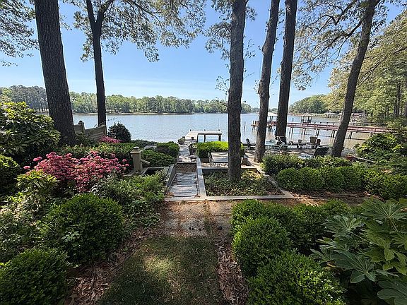 4th image of 152 Breezy Point Dr