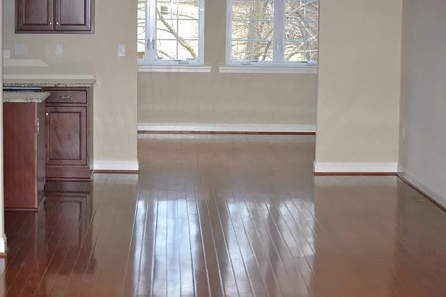 209 Moore Ct — Photo 8