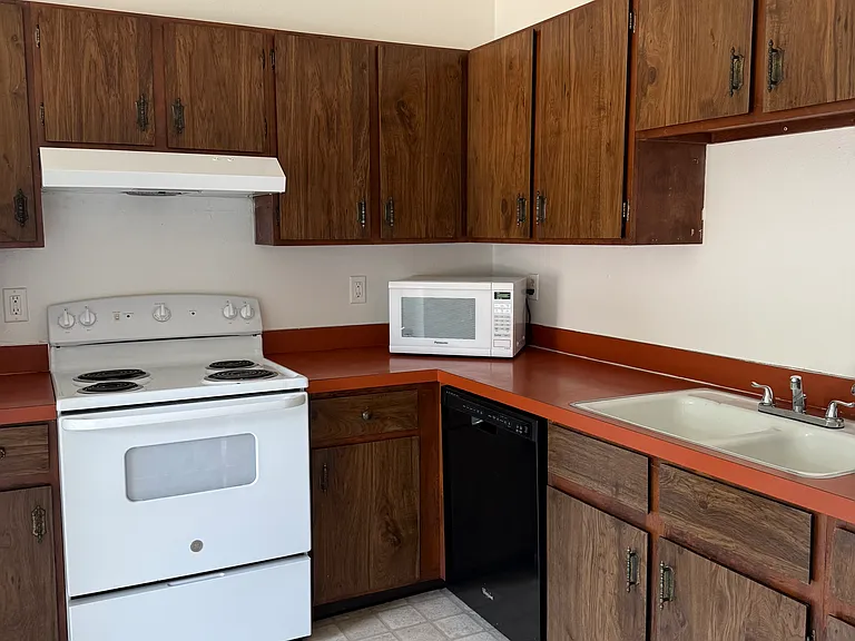 1432 Edgewood Ct — Photo 8