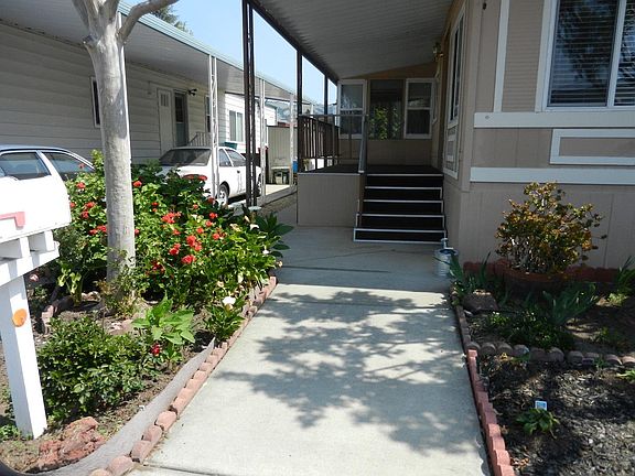 2nd image of 2871 Moss Hollow Dr #2871
