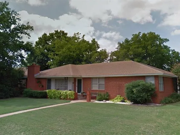 1401 Oak St, Clinton, OK 73601