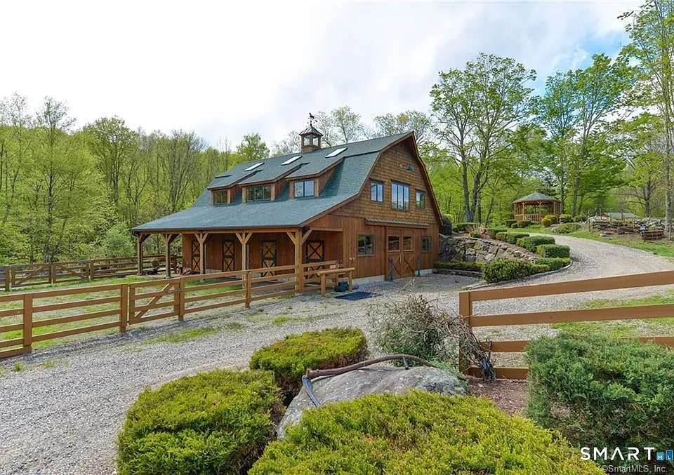 555 W Purchase Rd