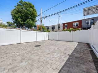 82 Bleecker St #1, Brooklyn, NY 11221