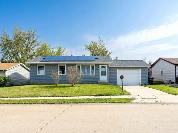 2530 Valley Dr, Davenport, IA 52806