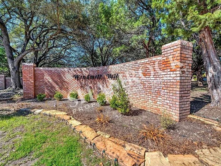 4613 Westchester Dr — Photo 2