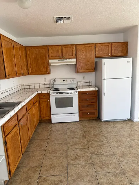 3 bed, 1070 sqft, $1,500 — Photo 4