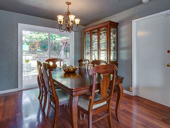 5th image of 214 De Anza Dr