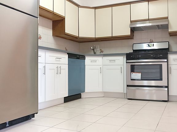 3rd image of 14477 Roosevelt Ave APT 6E