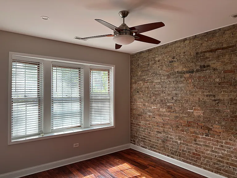 4202 N Saint Louis Ave #1 — Photo 1