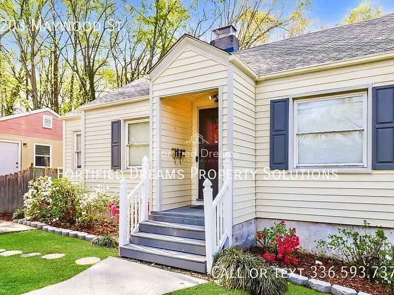 2203 Maywood St — Photo 2
