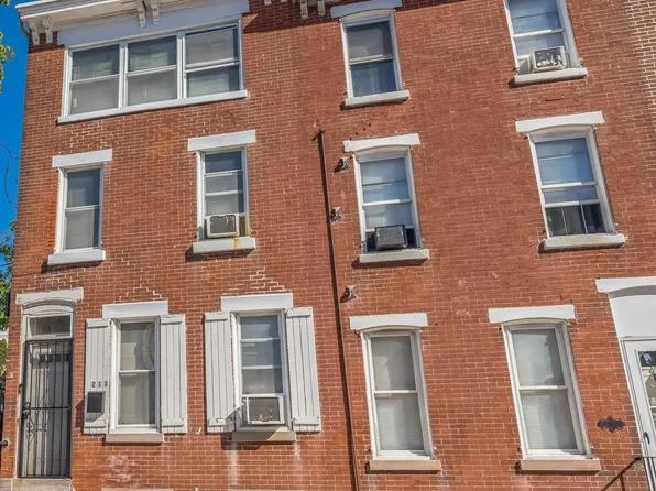 211 E Oak St, Norristown, PA 19401