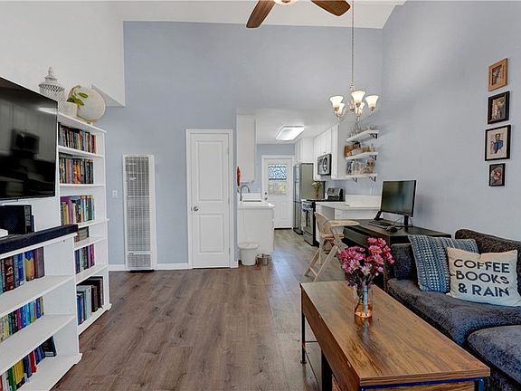 4th image of 1140 Molino Ave APT 5