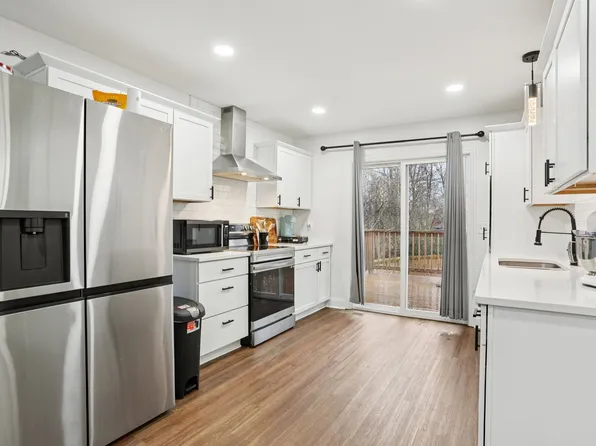 18 Chestnut Dr, Clarksville, TN 37042