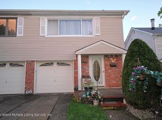 61 Middle Loop Rd, Staten Island, NY 10308