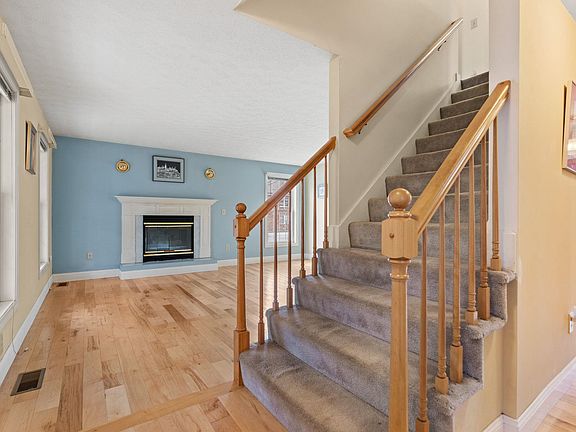 4th image of 6 Stonington Drive