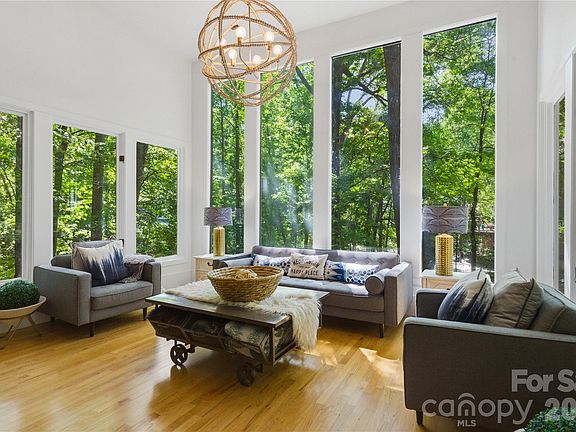 5th image of 405 Timber Ln