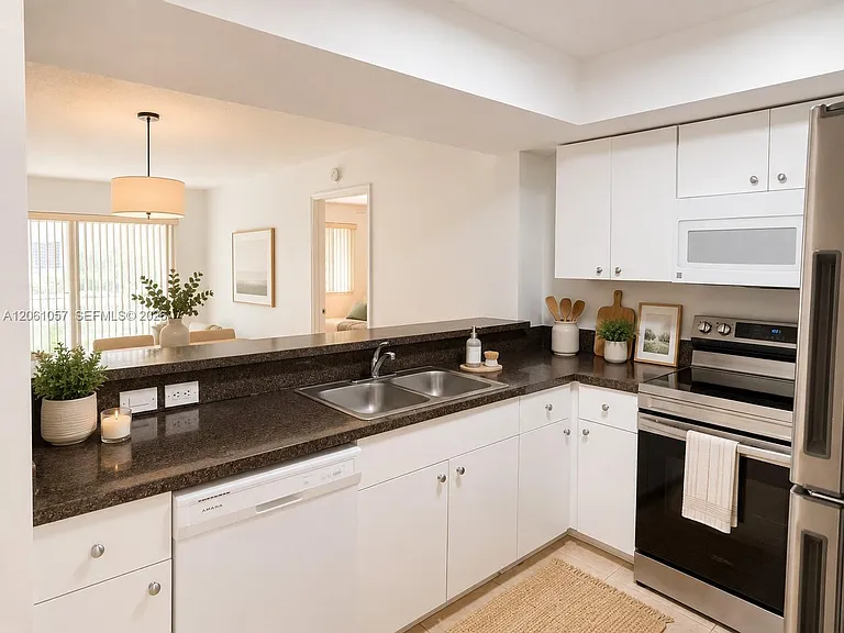 440 S Park Rd #109 — Photo 1