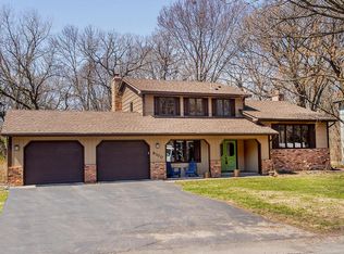 8300 Pleasant View Dr, Mounds View, MN 55112