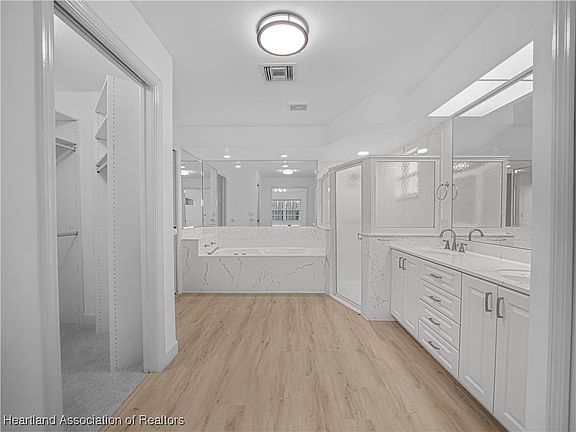 3rd image of 2317 Sunrise Dr