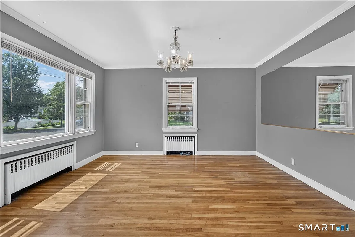 3 bed, 1.5 bath, 2289 sqft, $3,000 — Photo 4