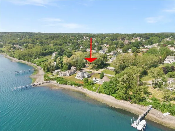 10 Johnnycake Ln, Portsmouth, RI 02871