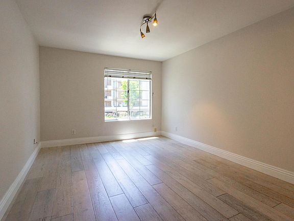 3rd image of 21450 Burbank Blvd APT 219