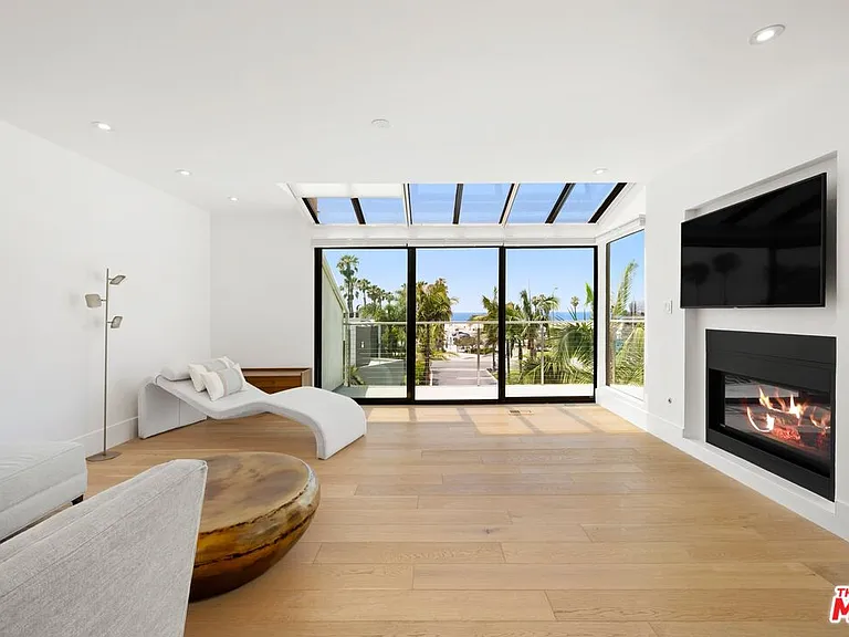 43 Sea Colony Dr — Photo 2